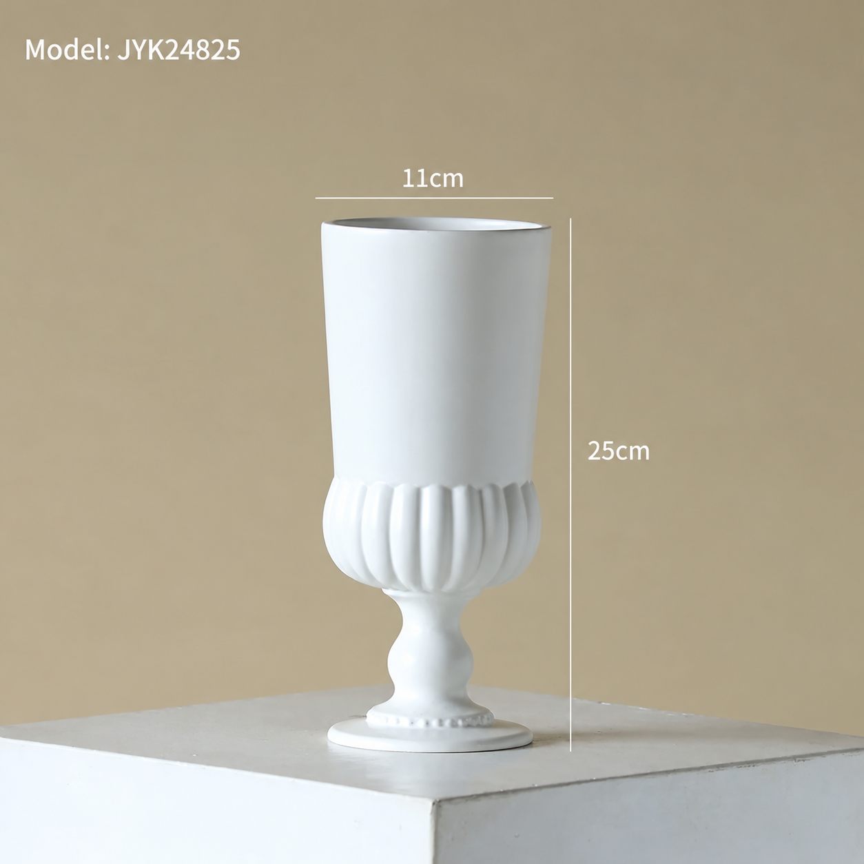 Vase — white · pedestal